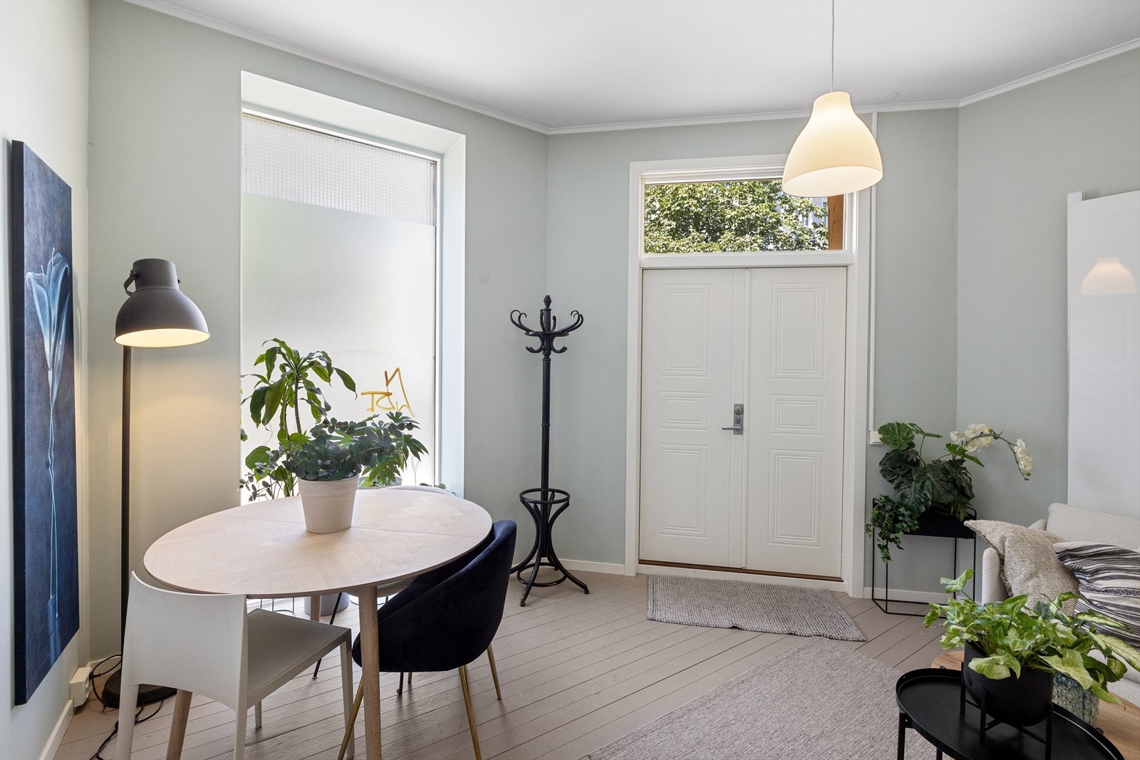 Stort og innbydende rom som kan brukes som TV-stue. Galleribilde