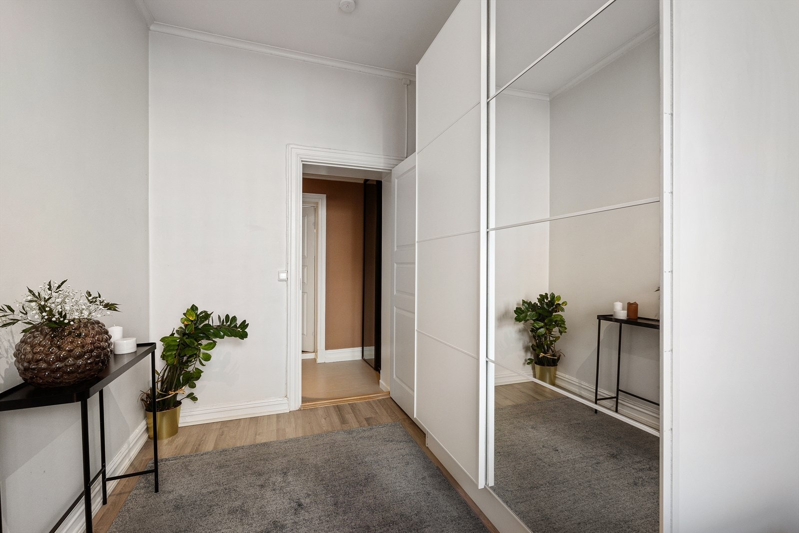 Det er også god plass til et stort garderobeskap. Galleribilde