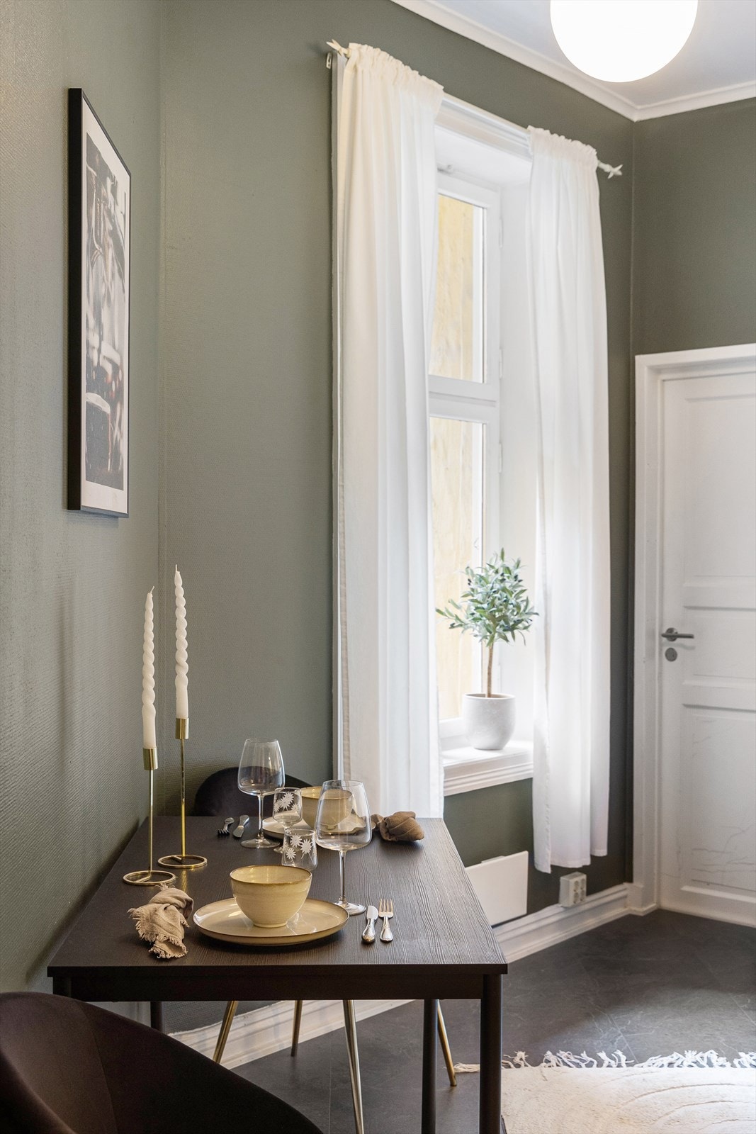 Det er god plass til et spisebord dersom det er ønskelig. Galleribilde