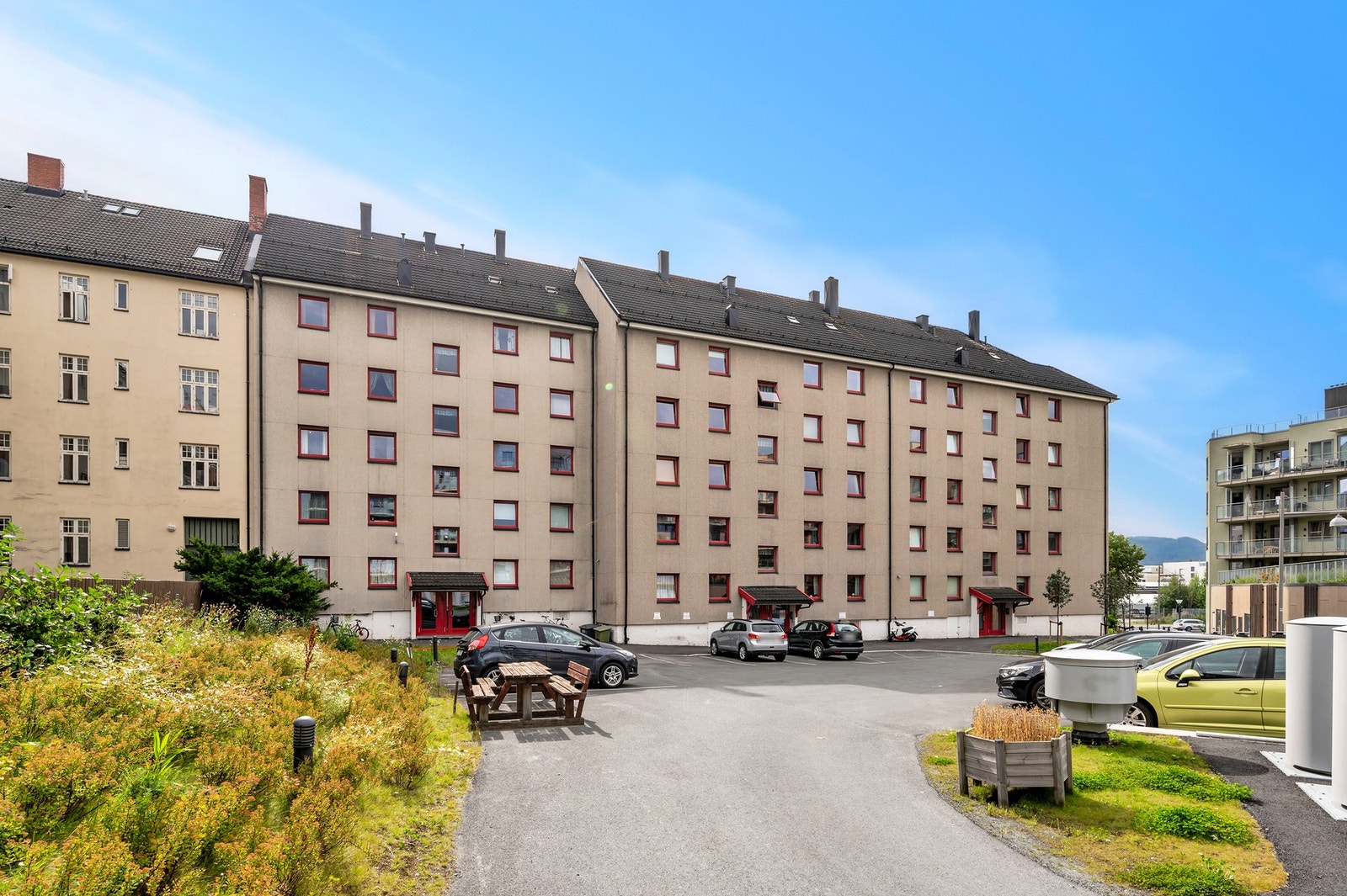 Leiligheten har en fin beliggenhet i 3. etasje. Sentral og populær beliggenhet, midt i mellom Lade og Solsiden. Galleribilde