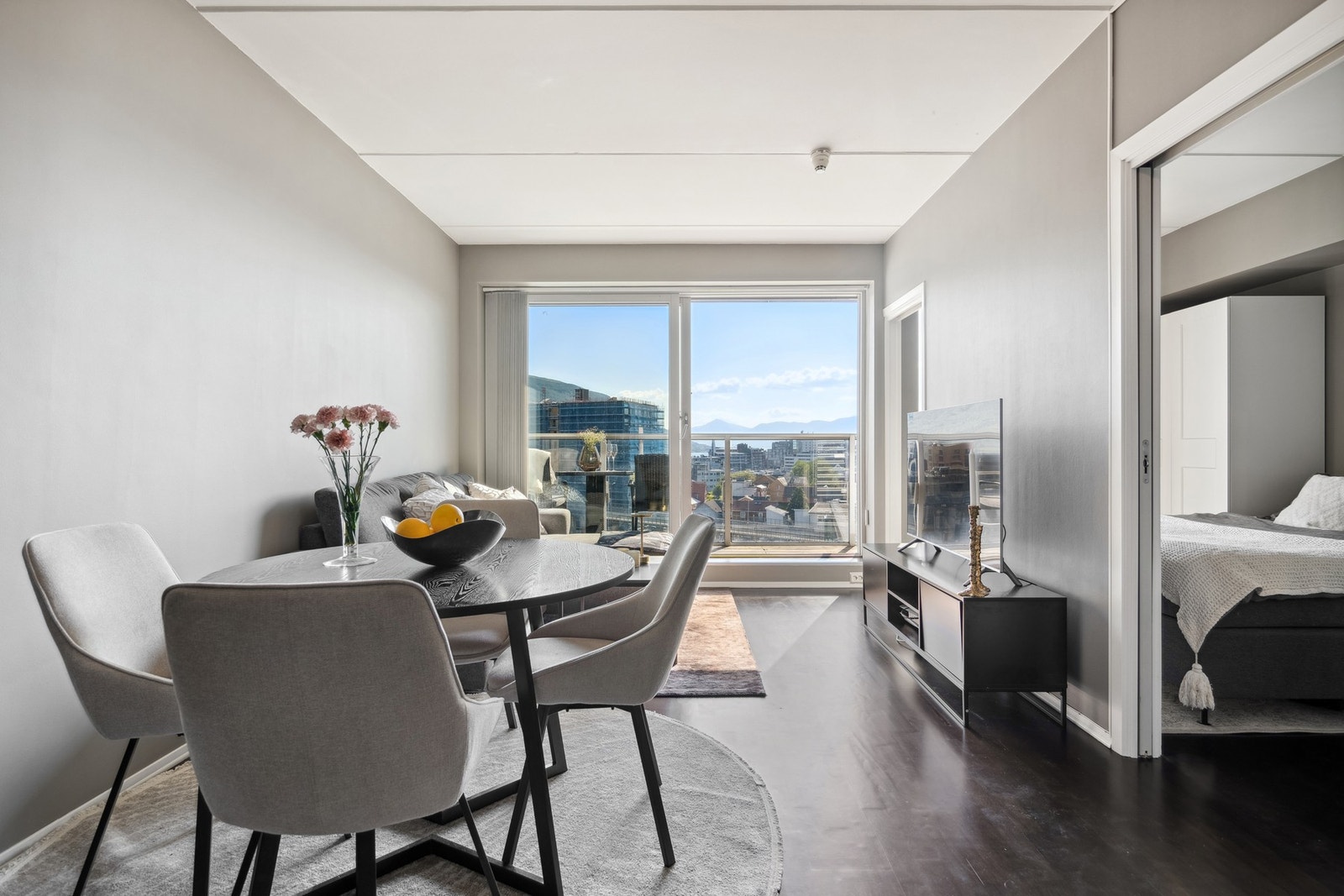 God plass til spisebord. Galleribilde