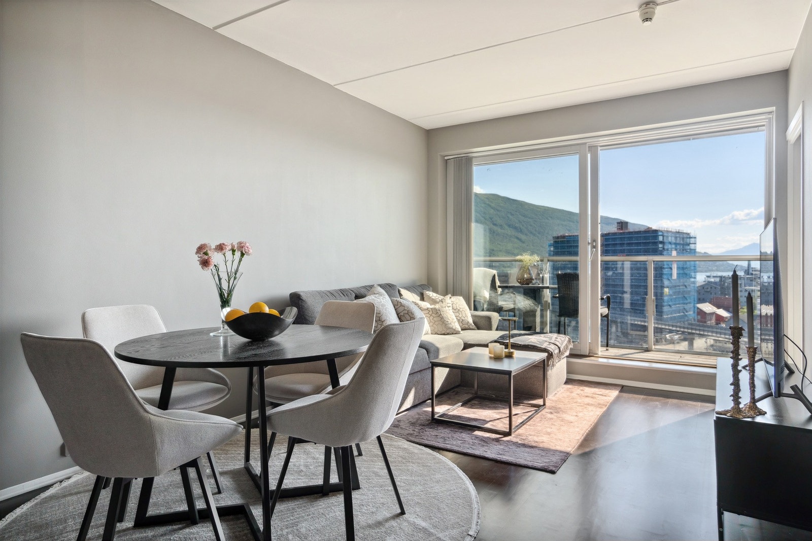 Velkommen til Seminarbakken 47, en flott 2-roms leilighet i 7. etasje. Galleribilde