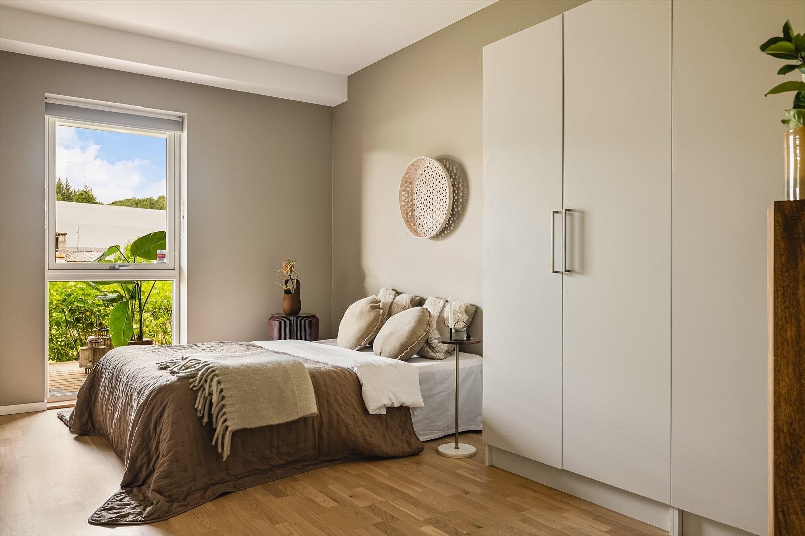 Innbydende soverom av fin størrelse. Galleribilde