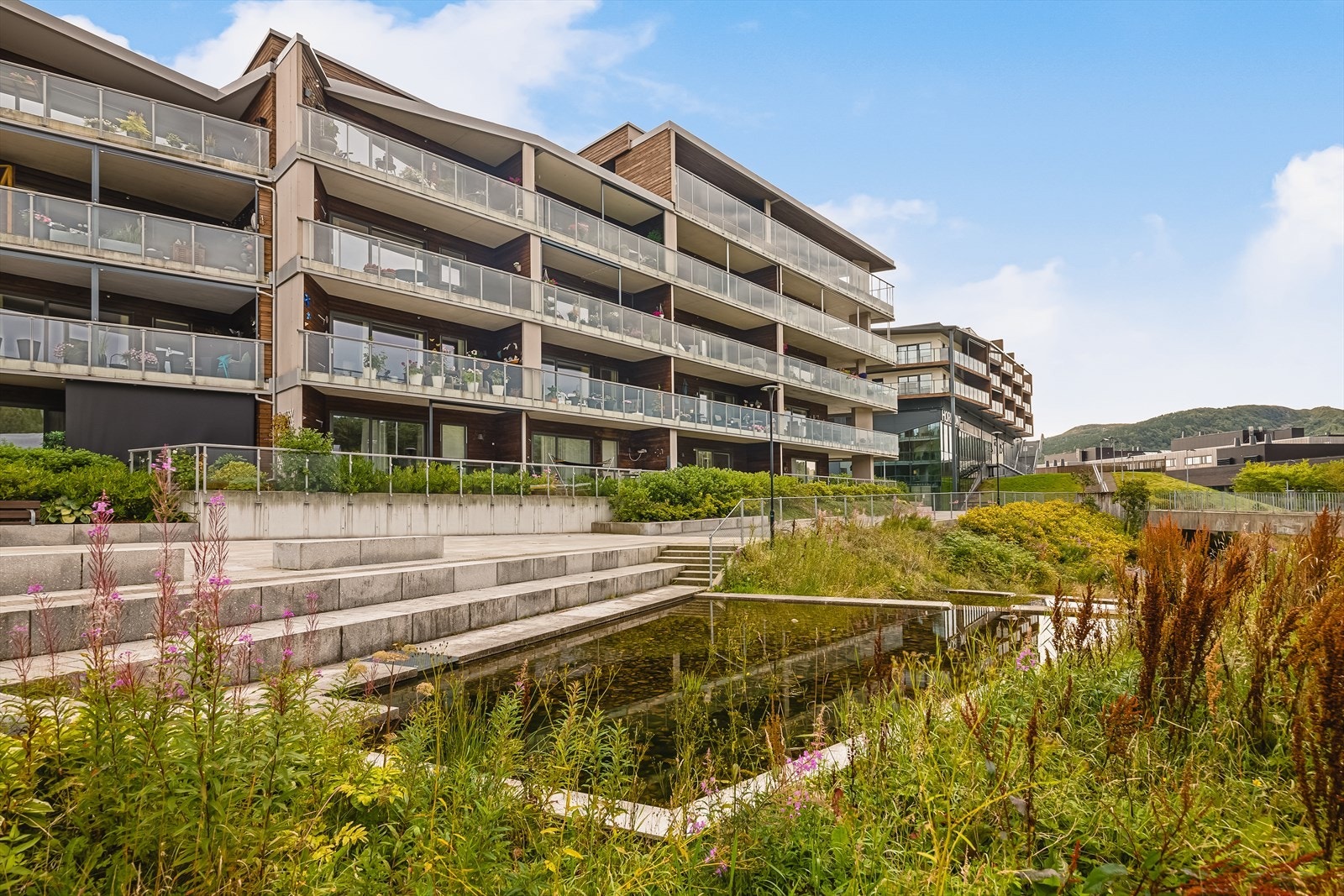 Leiligheten ligger meget sentralt til med alt av fasiliteter like utenfor gatedøren. Galleribilde