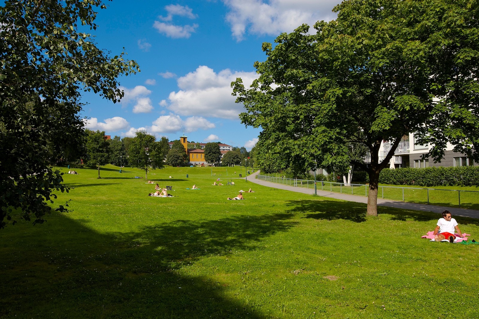 Iladalen med sine flotte parkdrag ligger rett ved leiligheten. Galleribilde