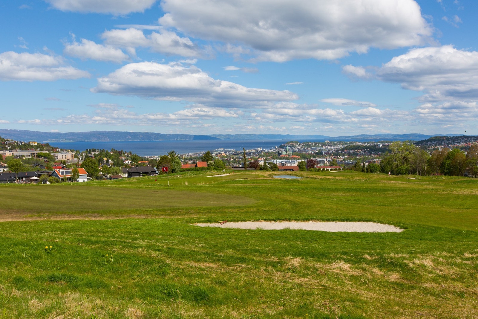 I nærområdet finnes også badeplasser på Kyvatnet, golfbane på Havstein (avbildet) og sykkelpark både på Havstad og i Nilsbyen. Galleribilde