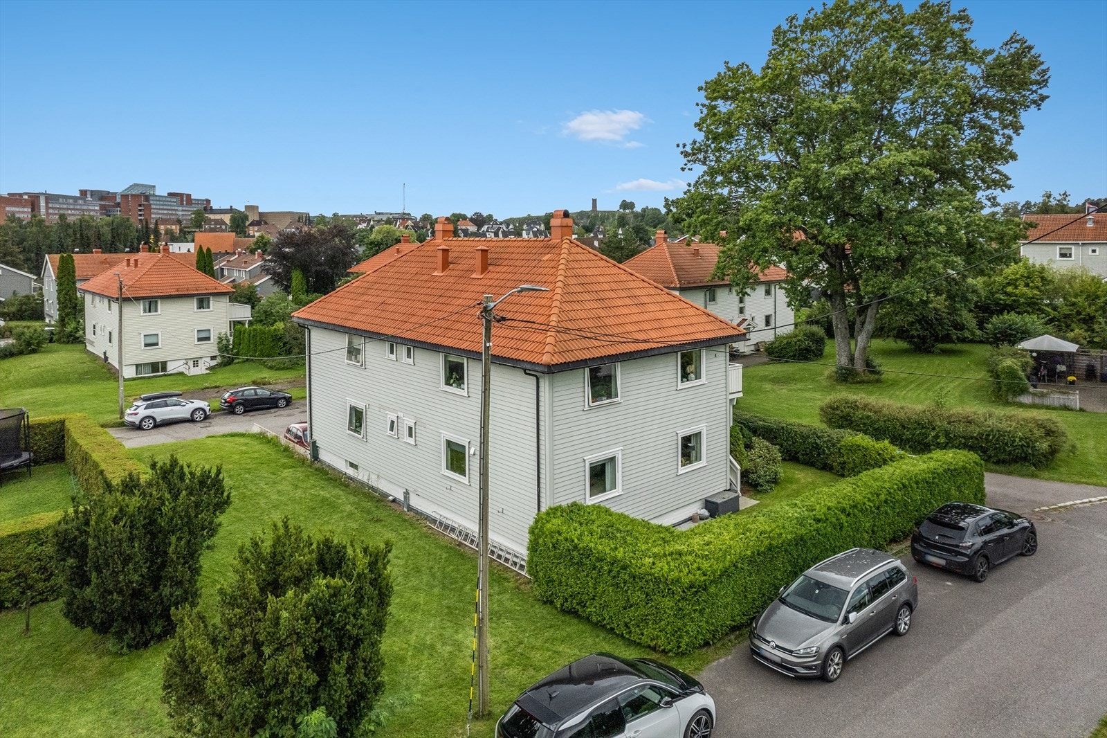 Parkering etter områdets gjeldende bestemmelser. Galleribilde