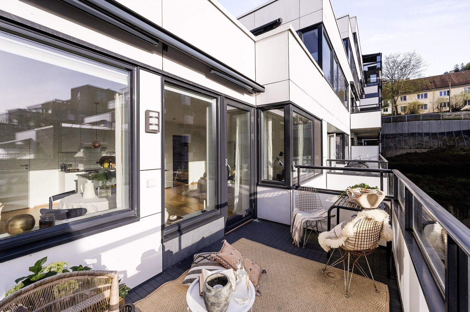 Dobbel stikkontakt for terrassevarmer, grill, etc. montert samt elektrisk markise Galleribilde