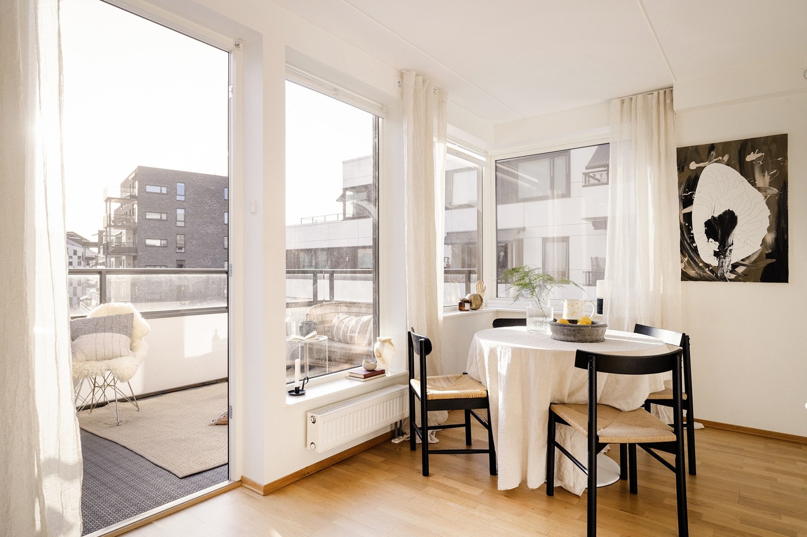 I og med at leiligheten ligger i øverste etasje er det lite direkte innsyn til leiligheten Galleribilde
