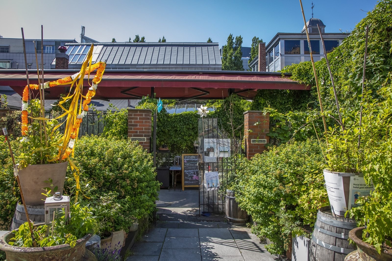 Oslo mekaniske er en uformell og trivelig pub som du finner i samme bygg som Dramatikkens Hus på Grønland i Oslo. Galleribilde