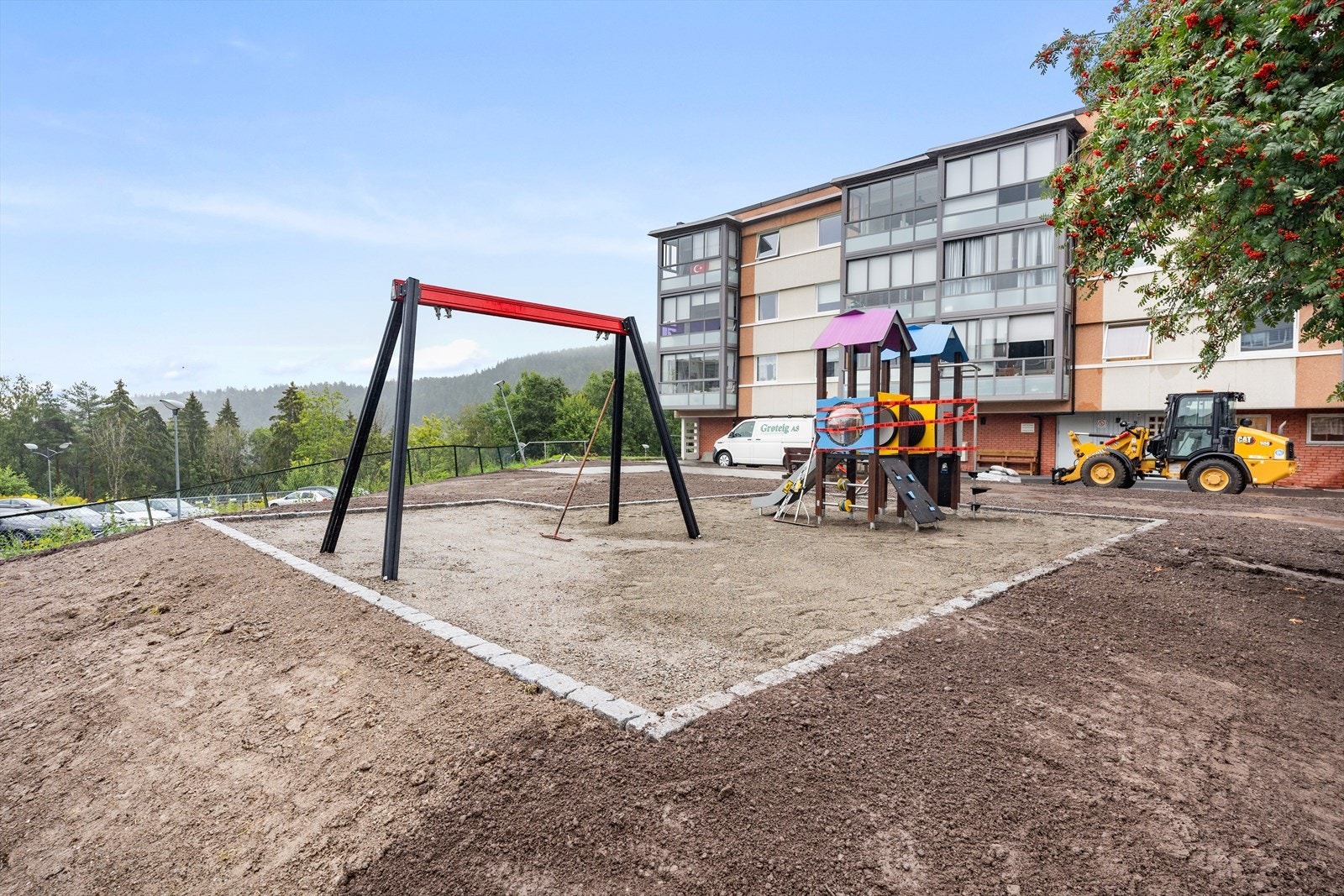 Pent opparbeidede fellesområder med lekeplass, gressarealer m.m Galleribilde