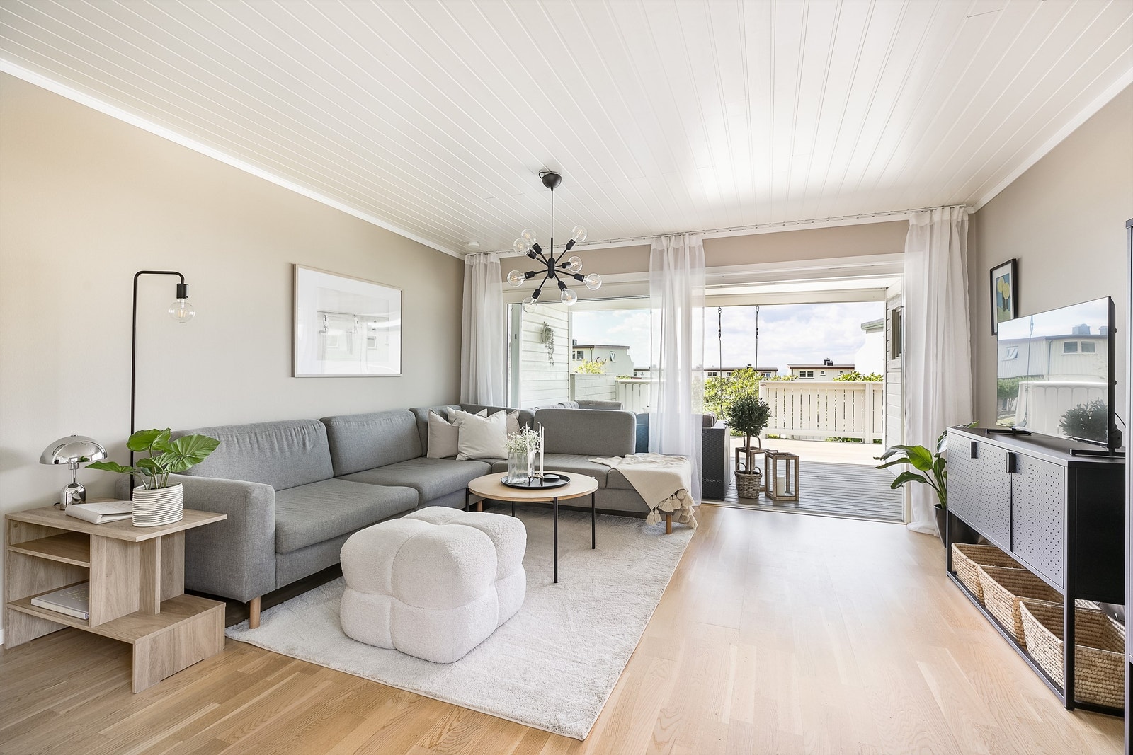 Første etasje ble renovert i 2014. Boligens elektriske anlegg ble samtidig fornyet, sikringsskapet inkludert. Galleribilde