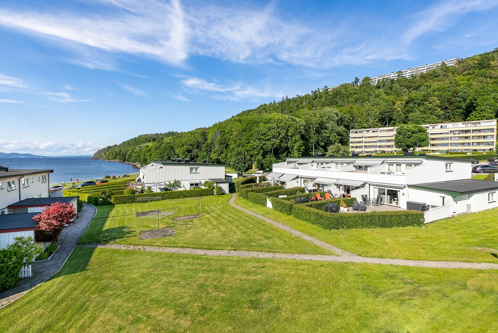 Omfangsrike fellesarealer med stor tumleplass er lett tilgjengelig rett utenfor døren. Galleribilde