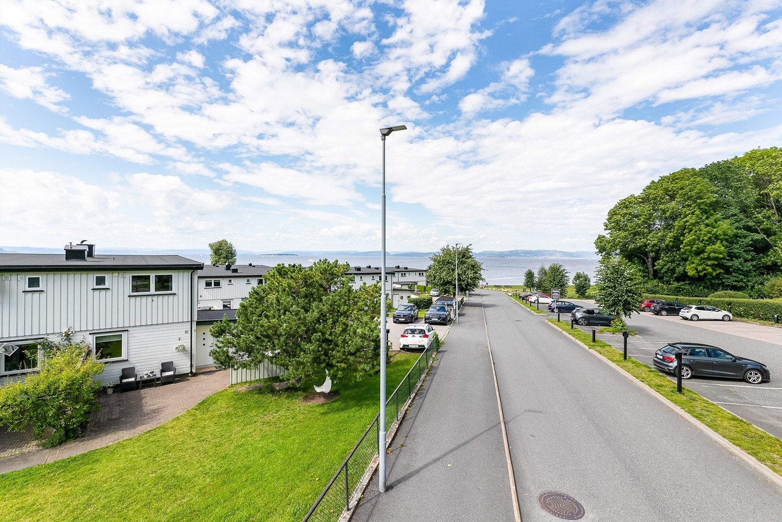 Ned til herlige Refsnesstranden er det kun et fåtall meter å gå. Galleribilde