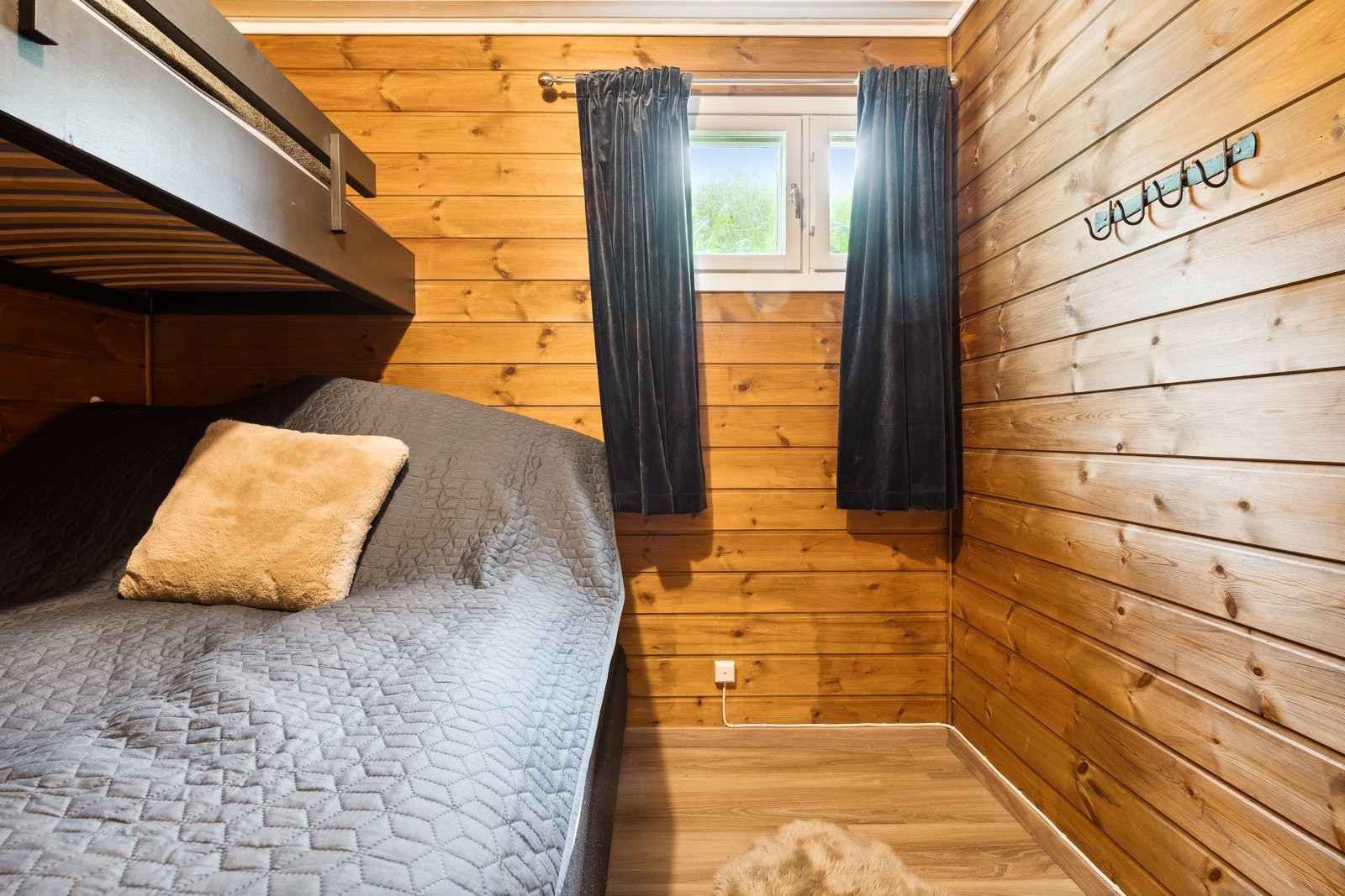 Det er to soverom i leiligheten, begge ligger i tilknytting til gangen. Galleribilde