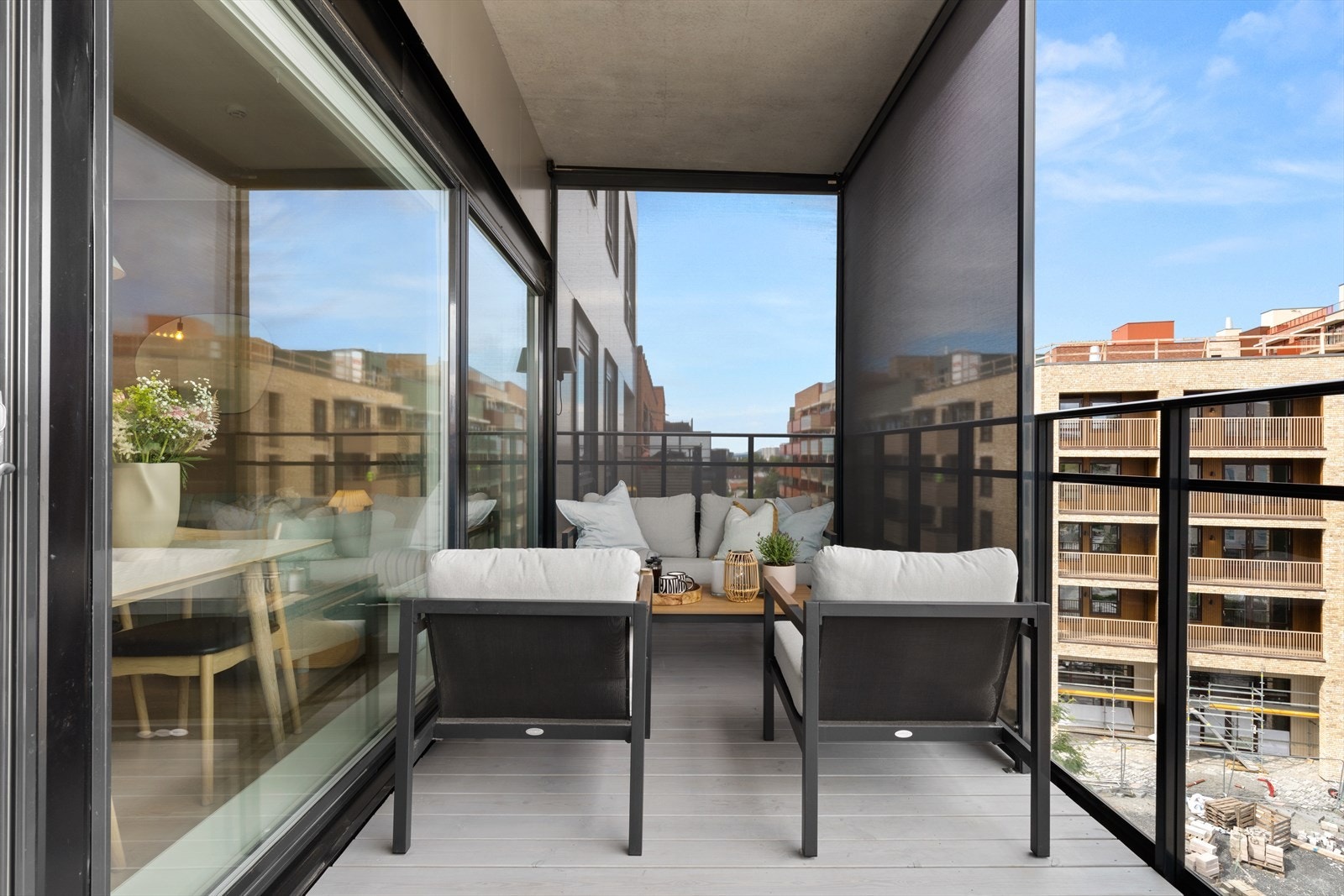 Screens på balkong, som bidrar til ingen innsyn samt en sval temperatur. Galleribilde