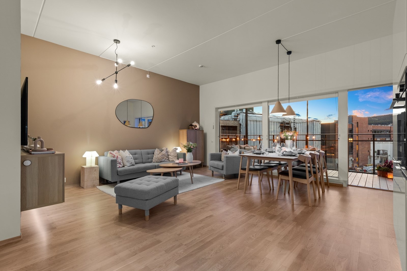 Rommet har en flott planløsning med flere innredningsmuligheter. Galleribilde