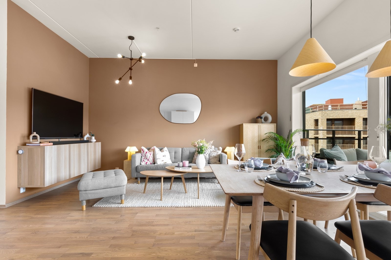 Rommet er malt i en behagelig farge med pent parkettgulv. Galleribilde