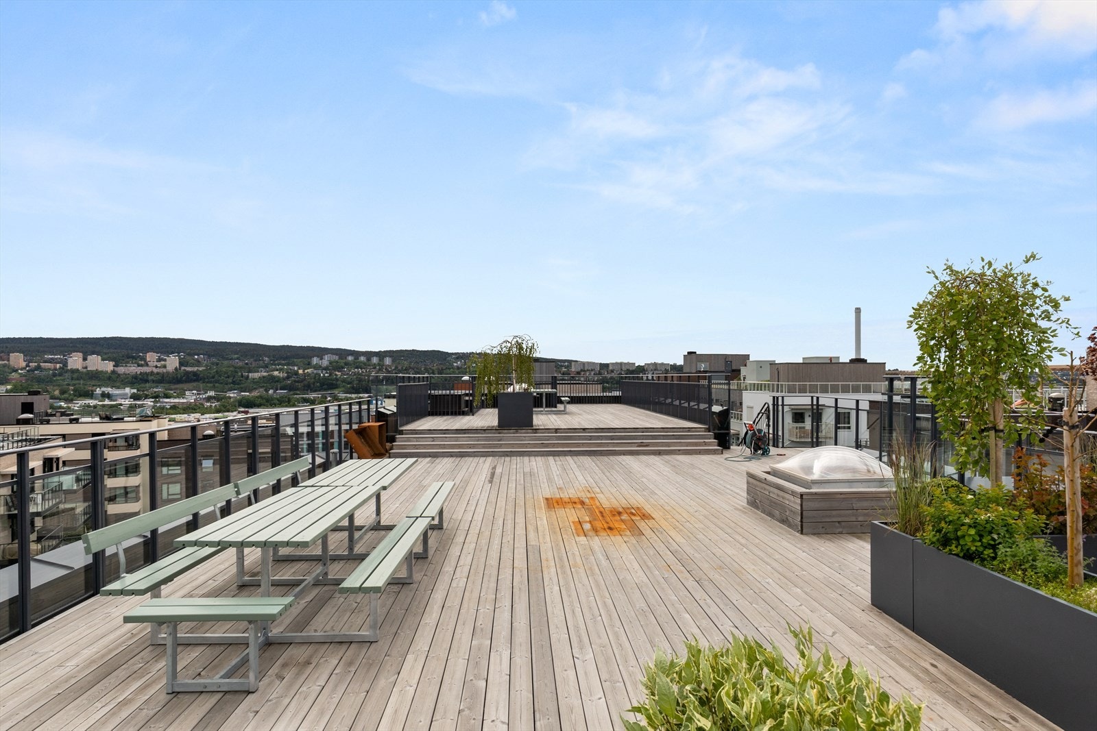 Herlig felles takterrasse over flere plan med panorama utsikt! Galleribilde