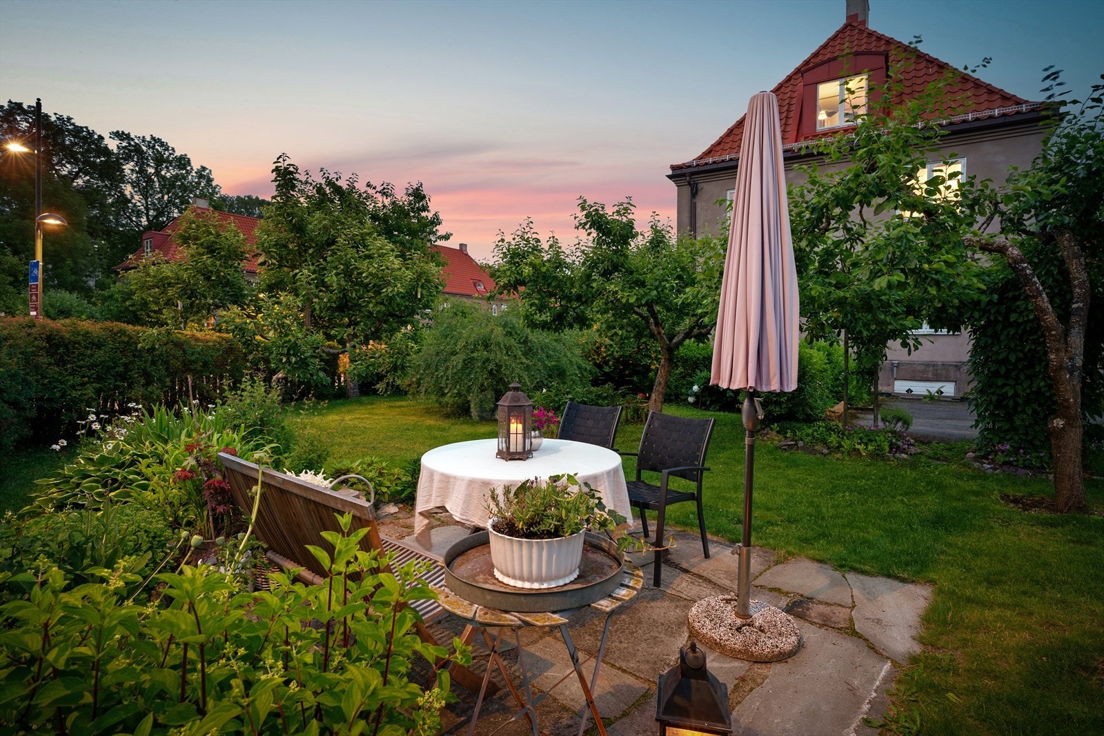 Her kan du nyte late sommerdager til langt utpå kvelden. Galleribilde