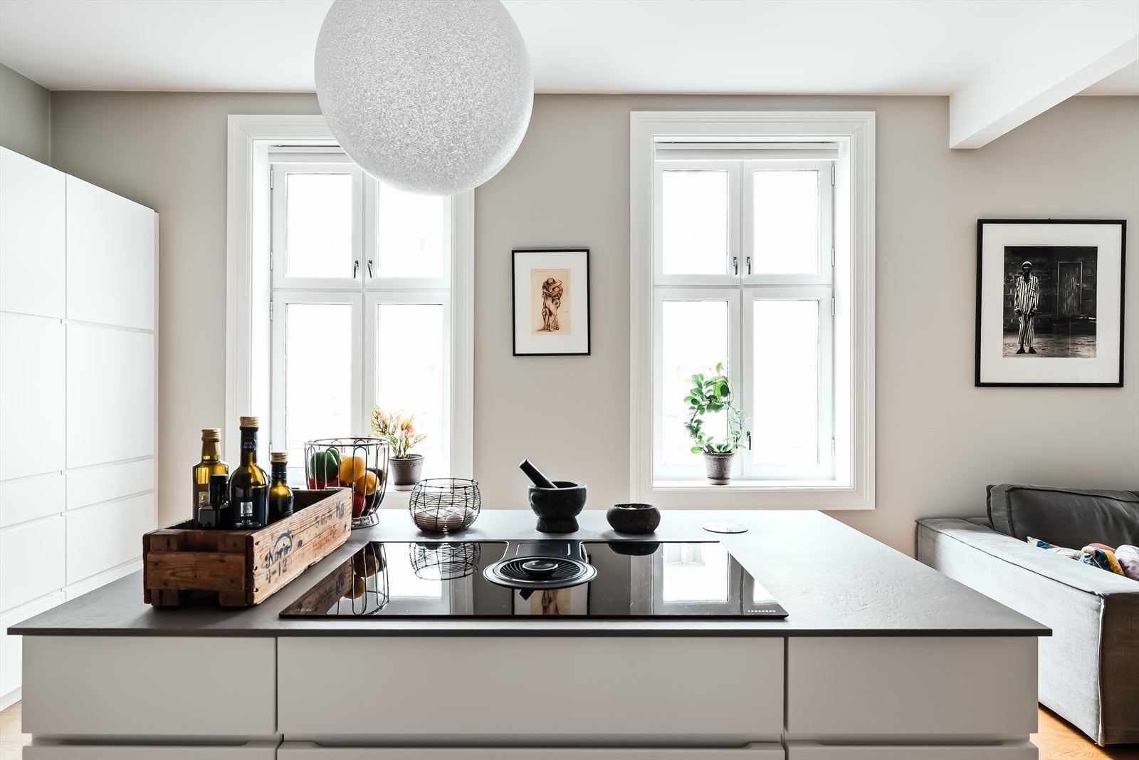 AEG Induksjonplater med innbygget avtrekk og filter (resirkulering) Galleribilde