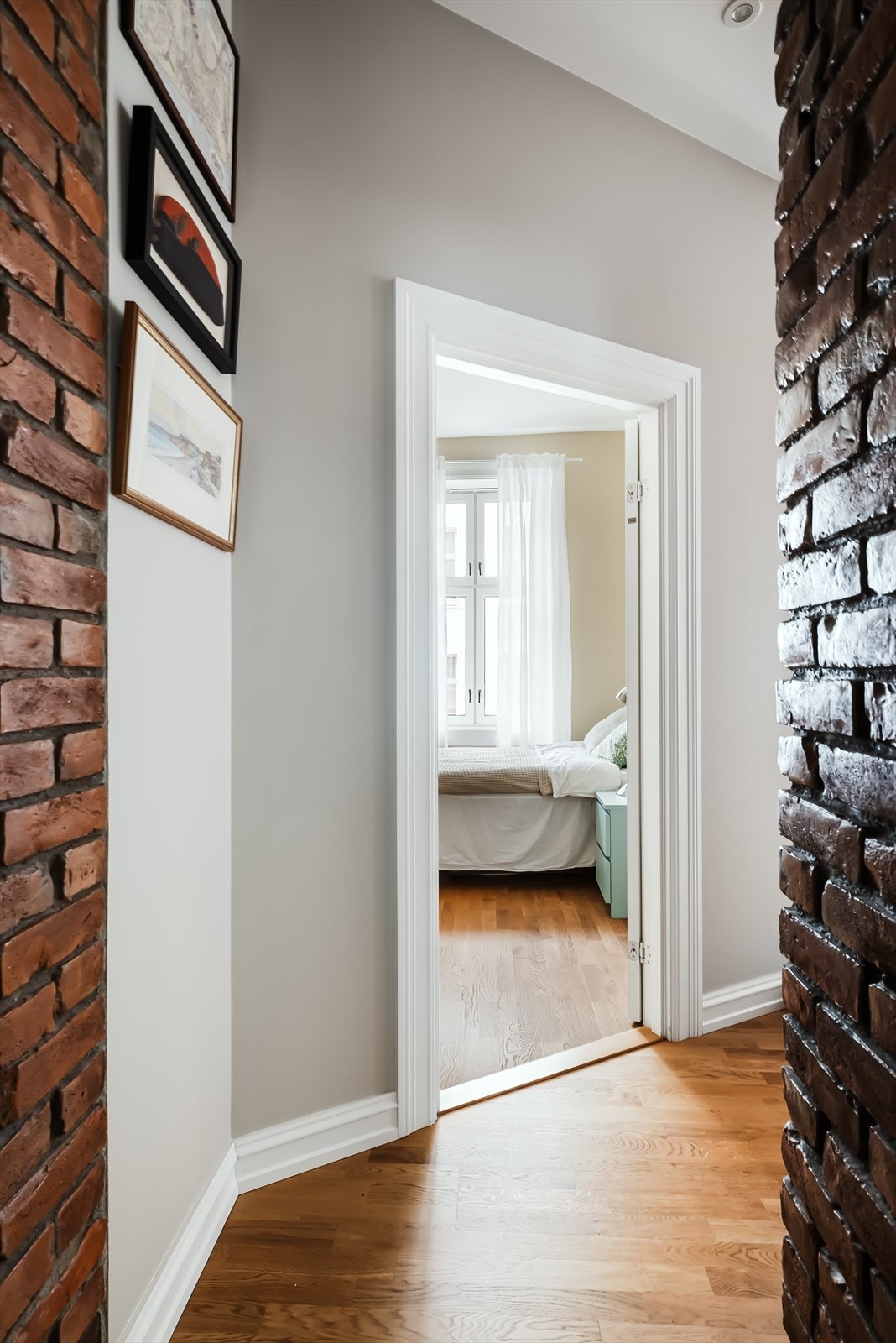 Fra entrèen er det inngang til soverom 1 Galleribilde