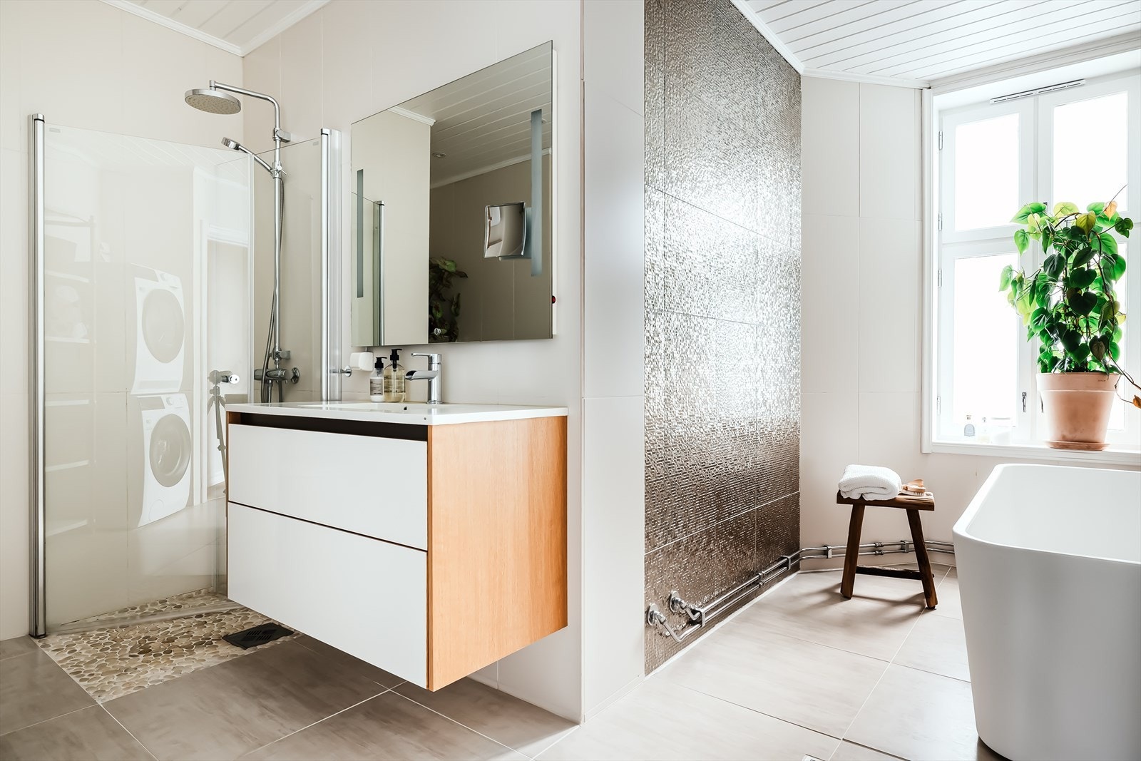 Sjeldent stort bad i bygårder som denne Galleribilde