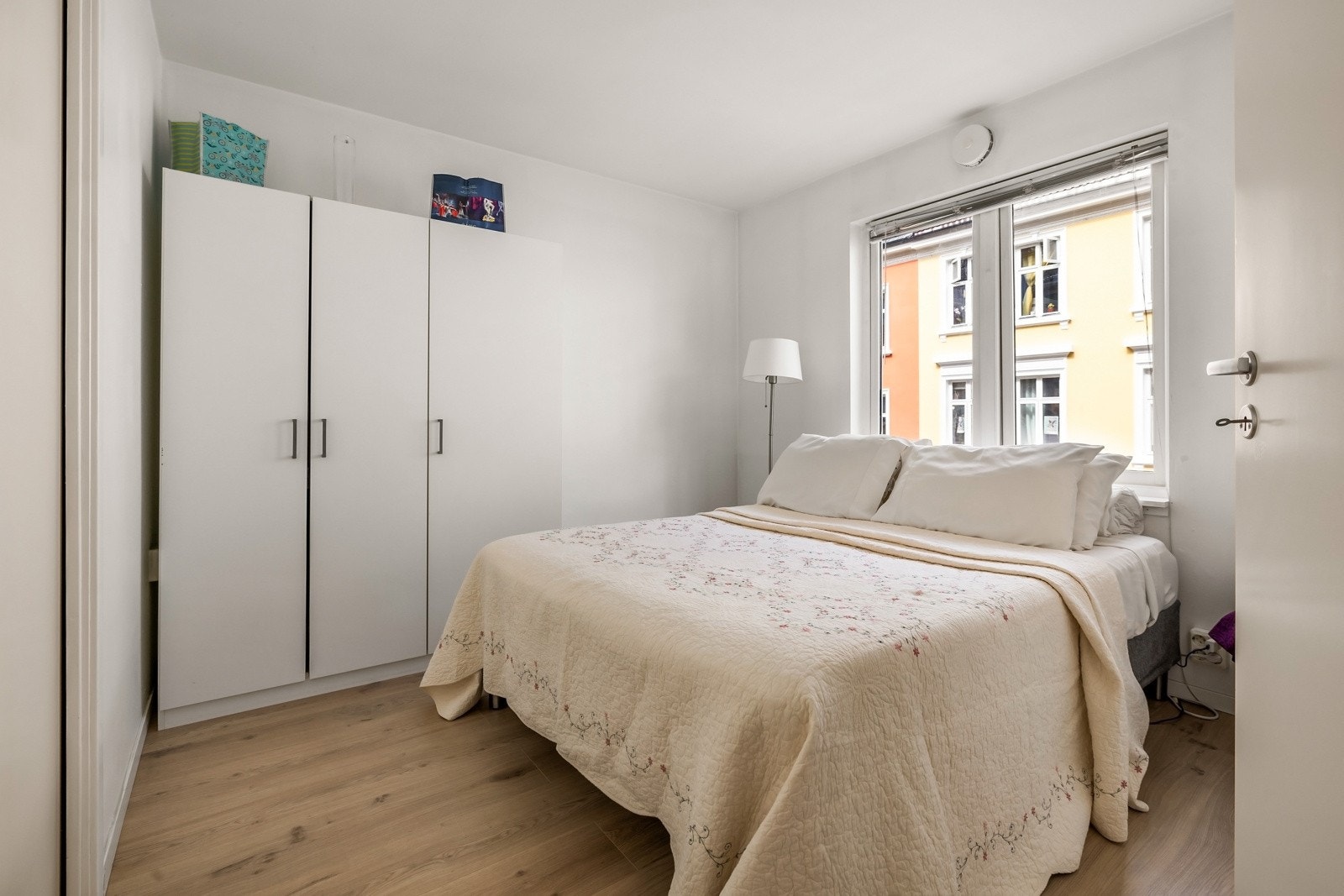 Fra det største soverommet er det også skyvedør direkte inn til baderommet. Galleribilde