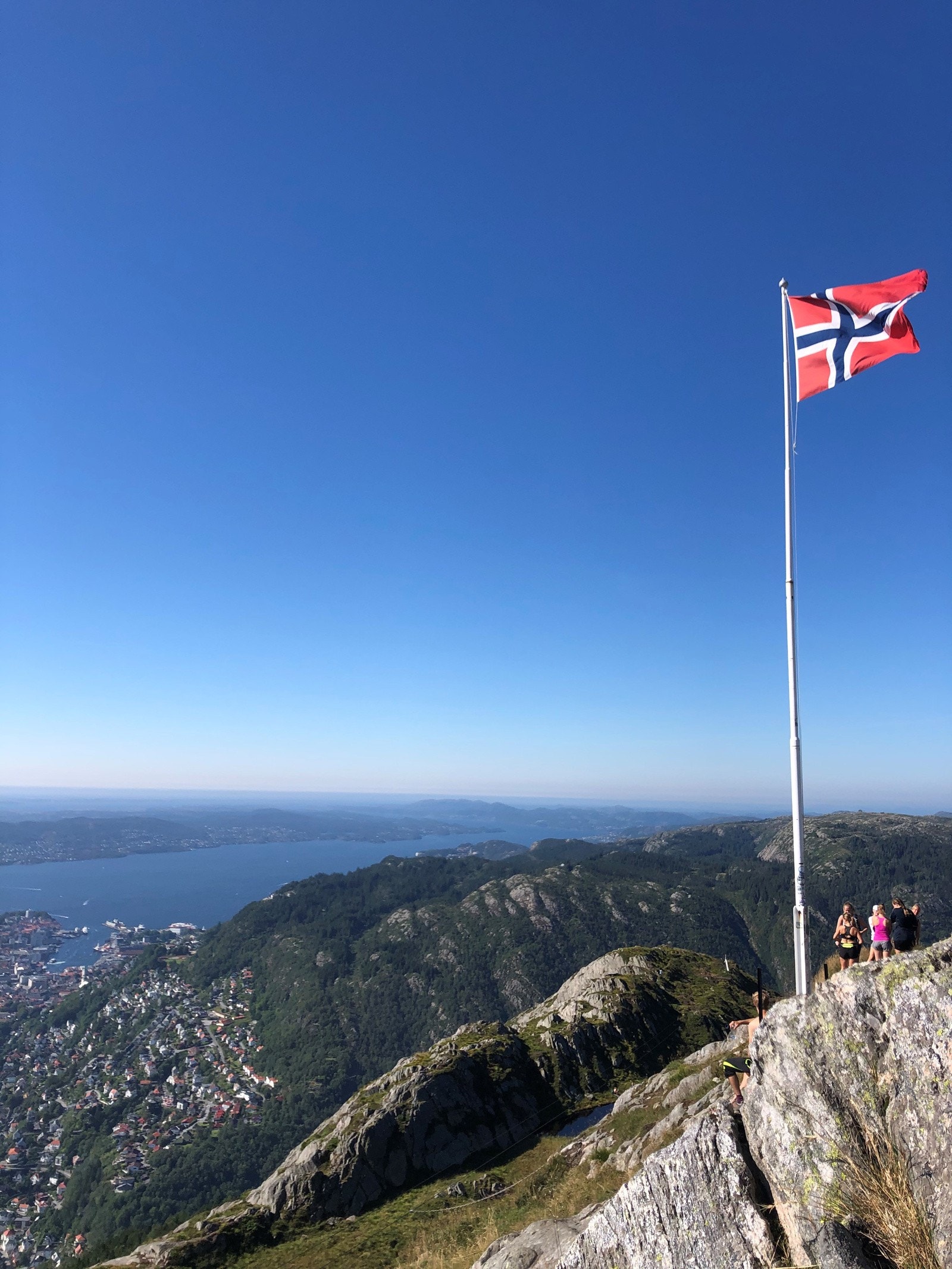 Det er meget gode turmuligheter på byfjellene rundt sentrum for de som vil opp i høyden og ut i naturen. Galleribilde