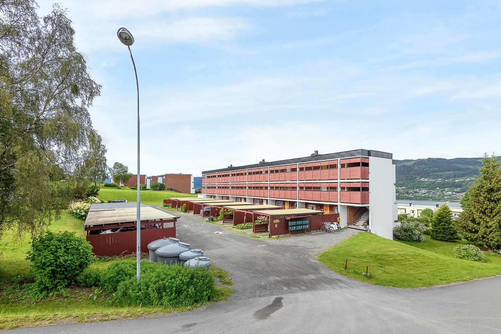 Leiligheten ligger i midterste etasje. Galleribilde