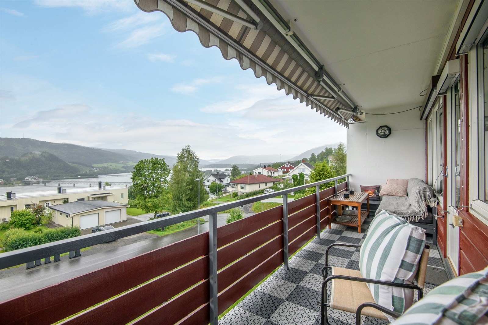 Området har meget flott utsikt utover Mjøsa og Lågen-deltaet. Galleribilde