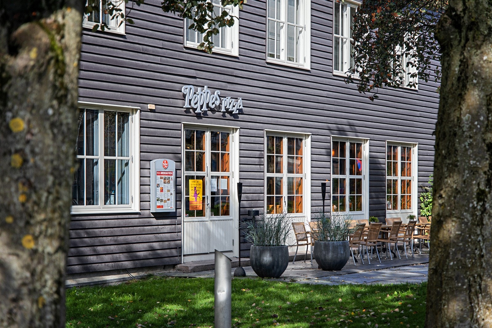 Nærområdet byr på rikelig med caféer og spiseplasser Galleribilde