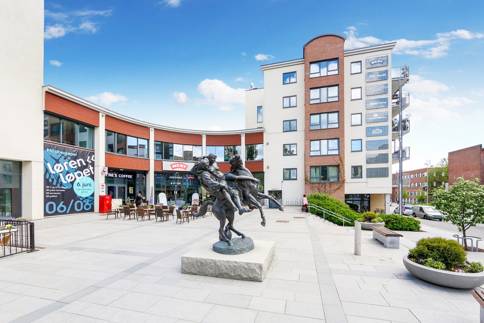 Meny Løren ligger en kort passertur unna. Galleribilde