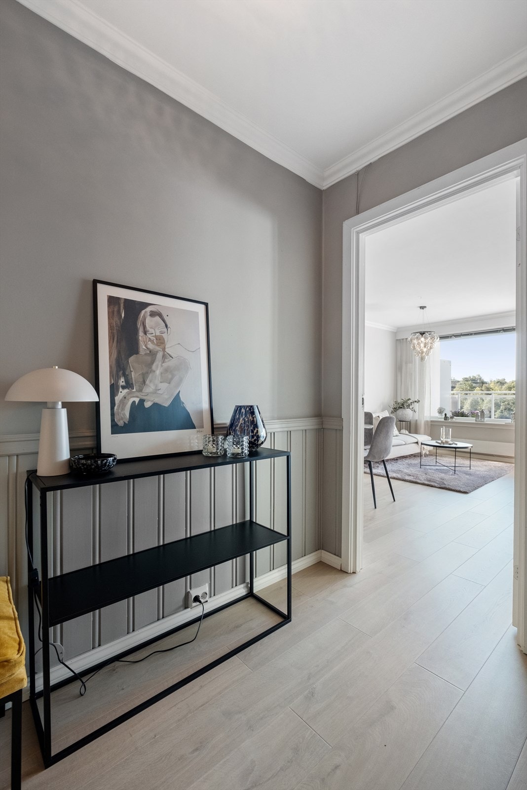 Fra gang/entré mot stue. Galleribilde