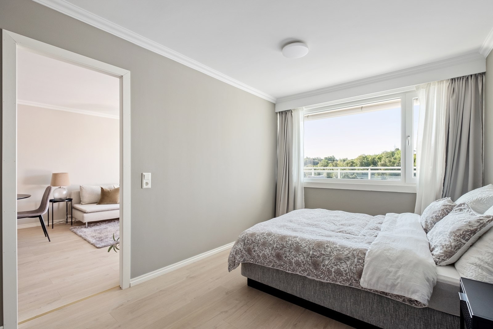 Stort og romslig soverom. Tenk å våkne til flott utsikt hver morgen! Galleribilde