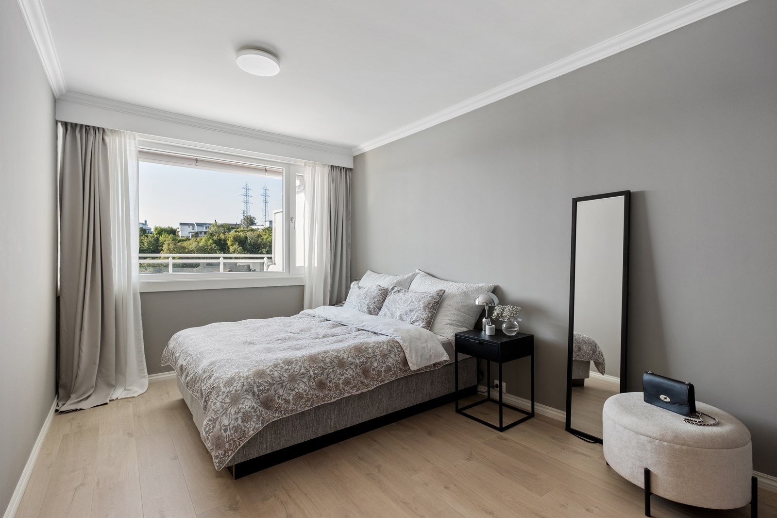 Her er det plass til en stor seng. Galleribilde