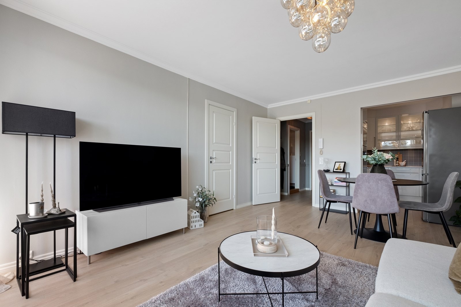 Leiligheten har et moderne uttrykk og en fin planløsning. Galleribilde