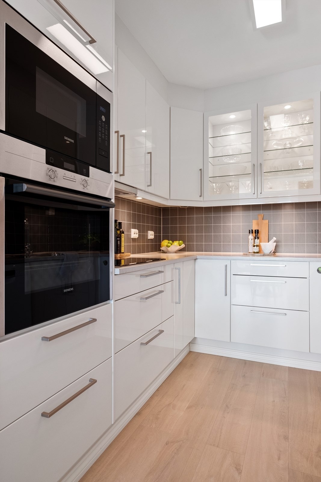 Hvitevarene som er integrerte, medfølger i handelen. Galleribilde