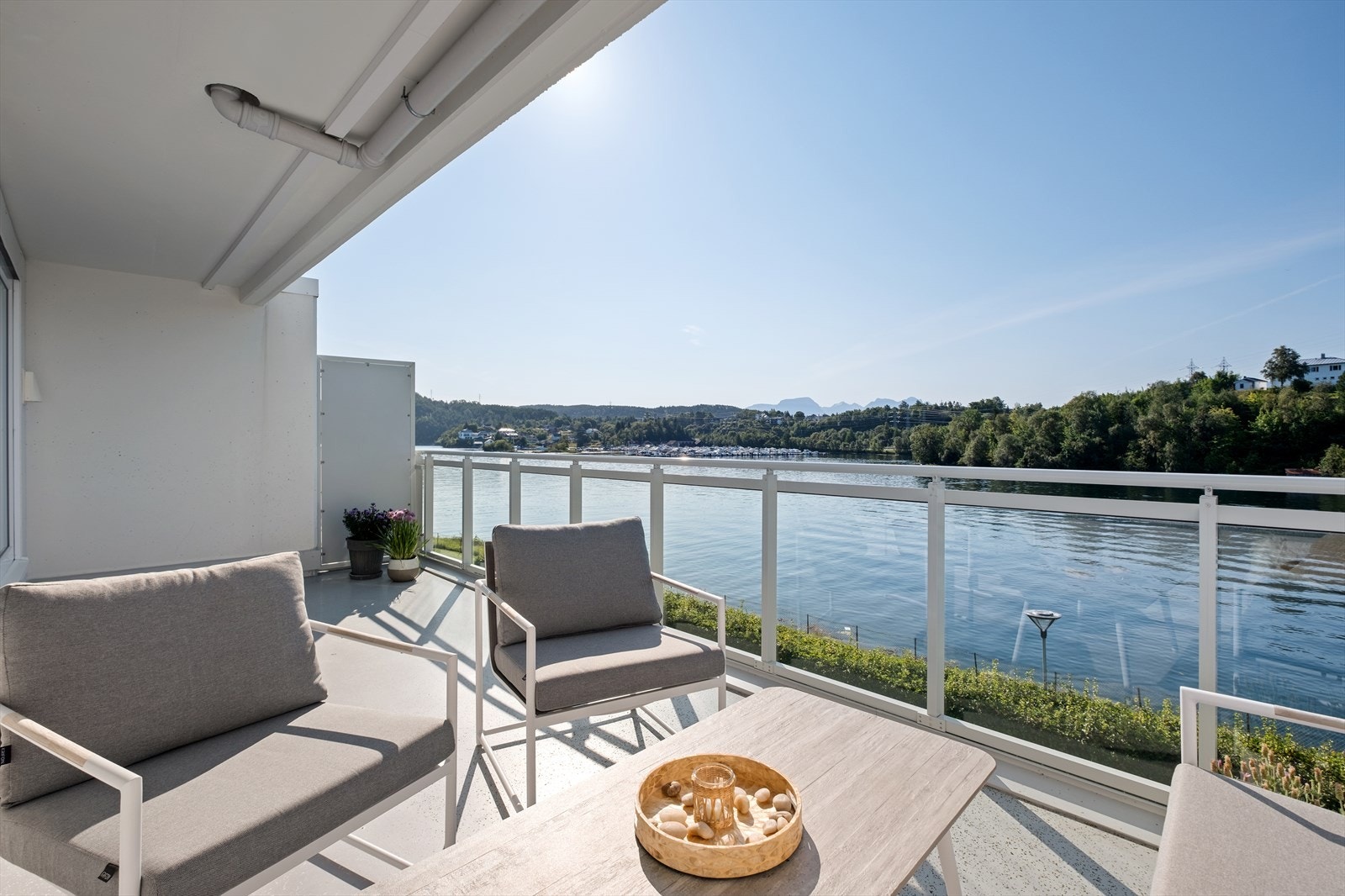 Glassrekkverket sørger for maksimal utnyttelse av den flotte utsikten. Galleribilde