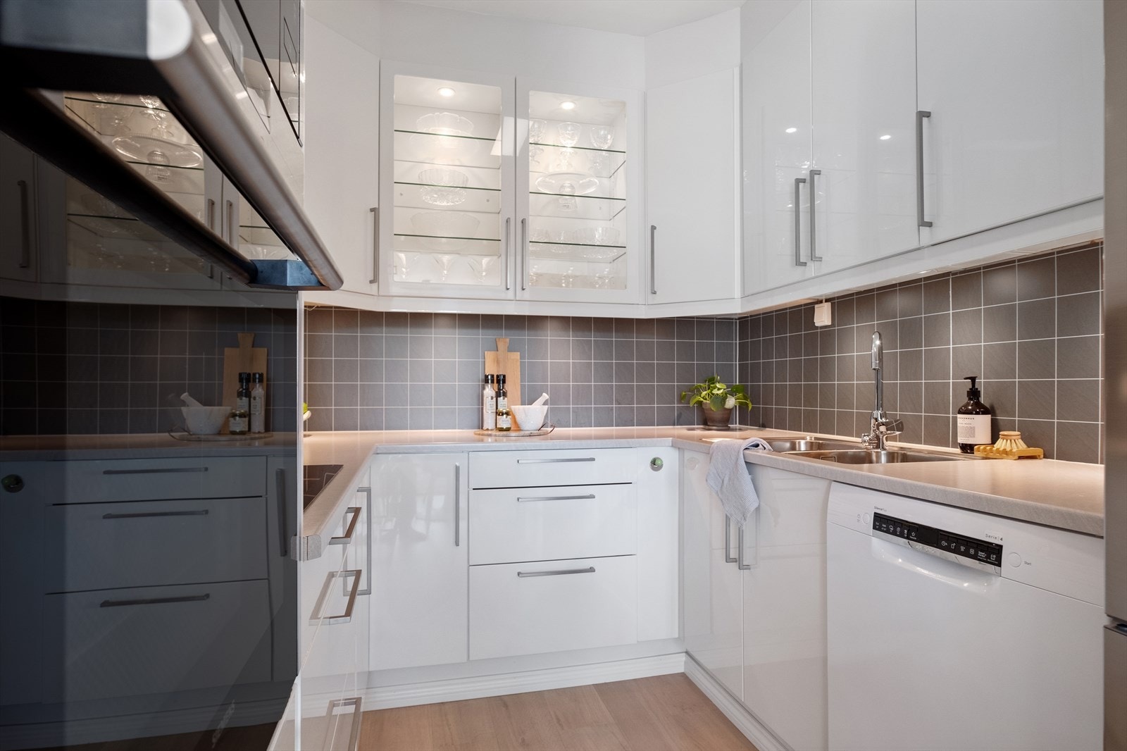 I 2024 er det blitt satt inn ny ventilator, ny lampe på kjøkken, dimmer og skifte av noe stikkontakter. Galleribilde