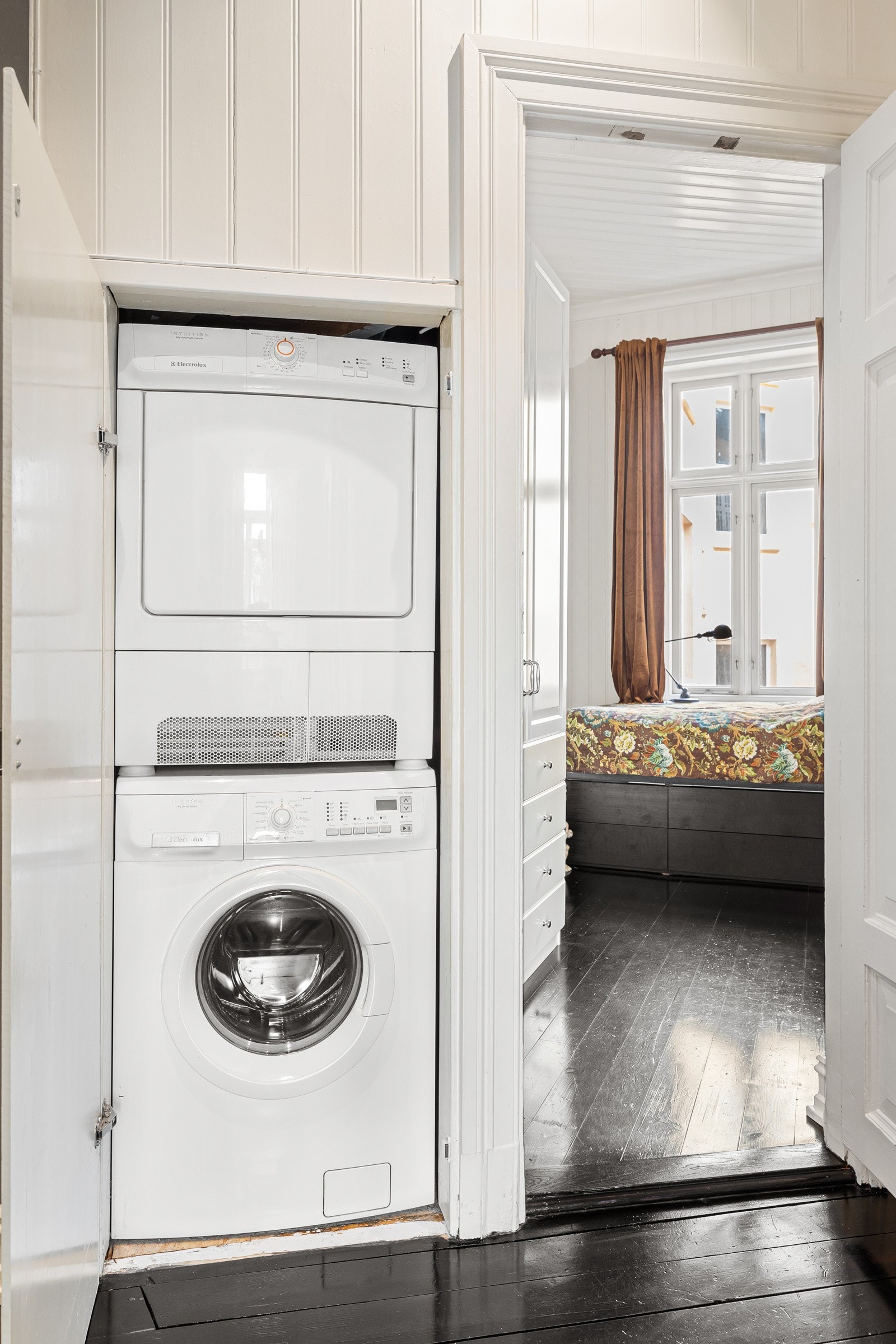 Det er separat opplegg for vaskemaskin i kott i gangen. Galleribilde