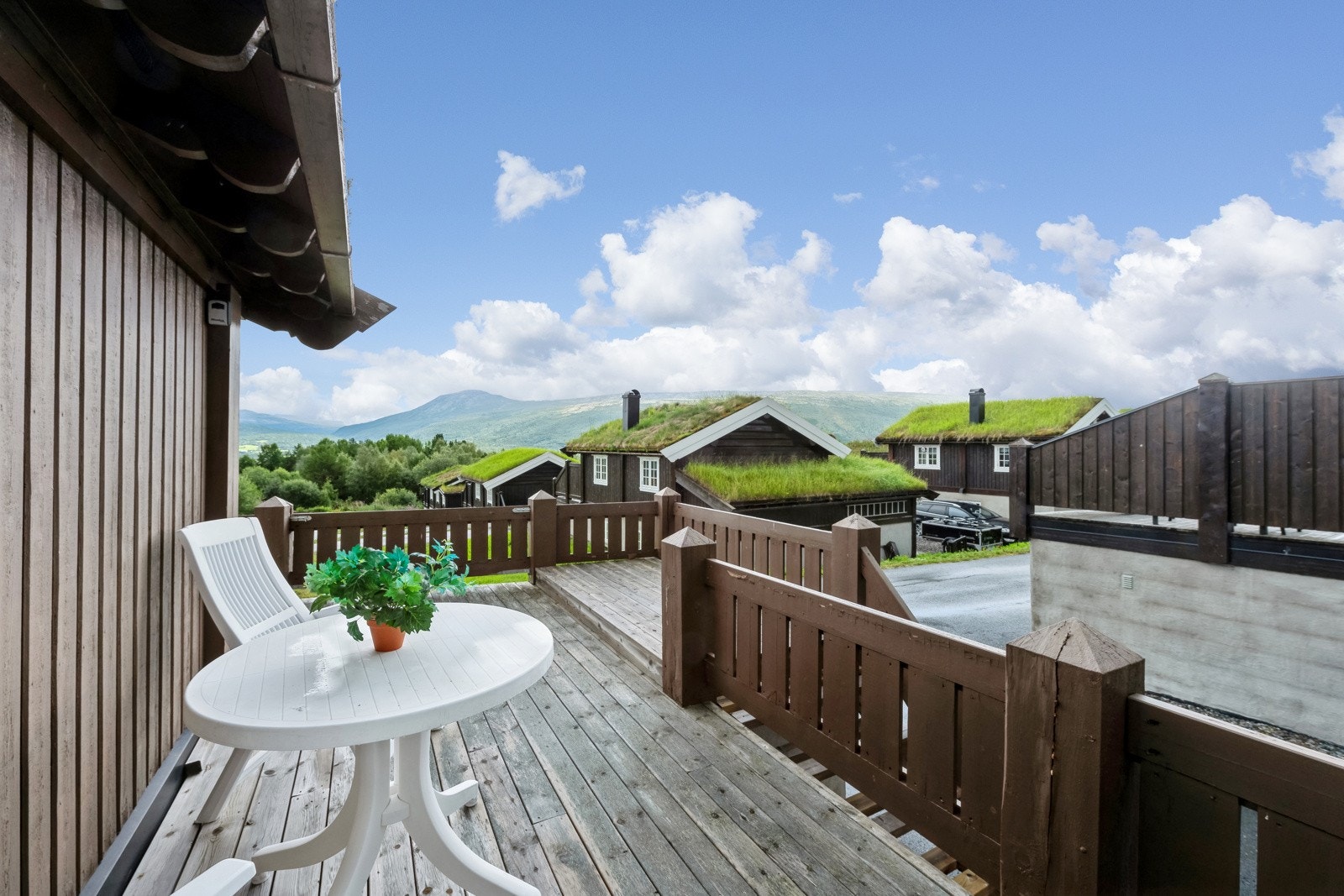 God plass til innredning av balkong, med ulike soner for eget behov. Galleribilde