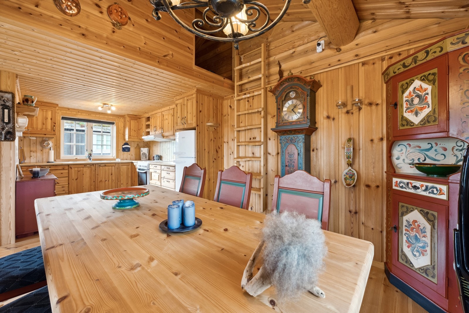 Stige opp til hems. Galleribilde