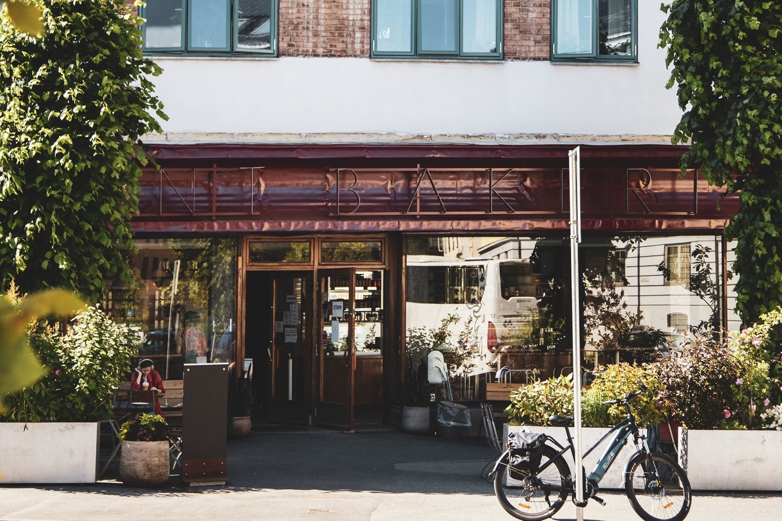 Åpent bakeri er like i nærheten som er både bakeri og Lofthus Pizzeria! Galleribilde