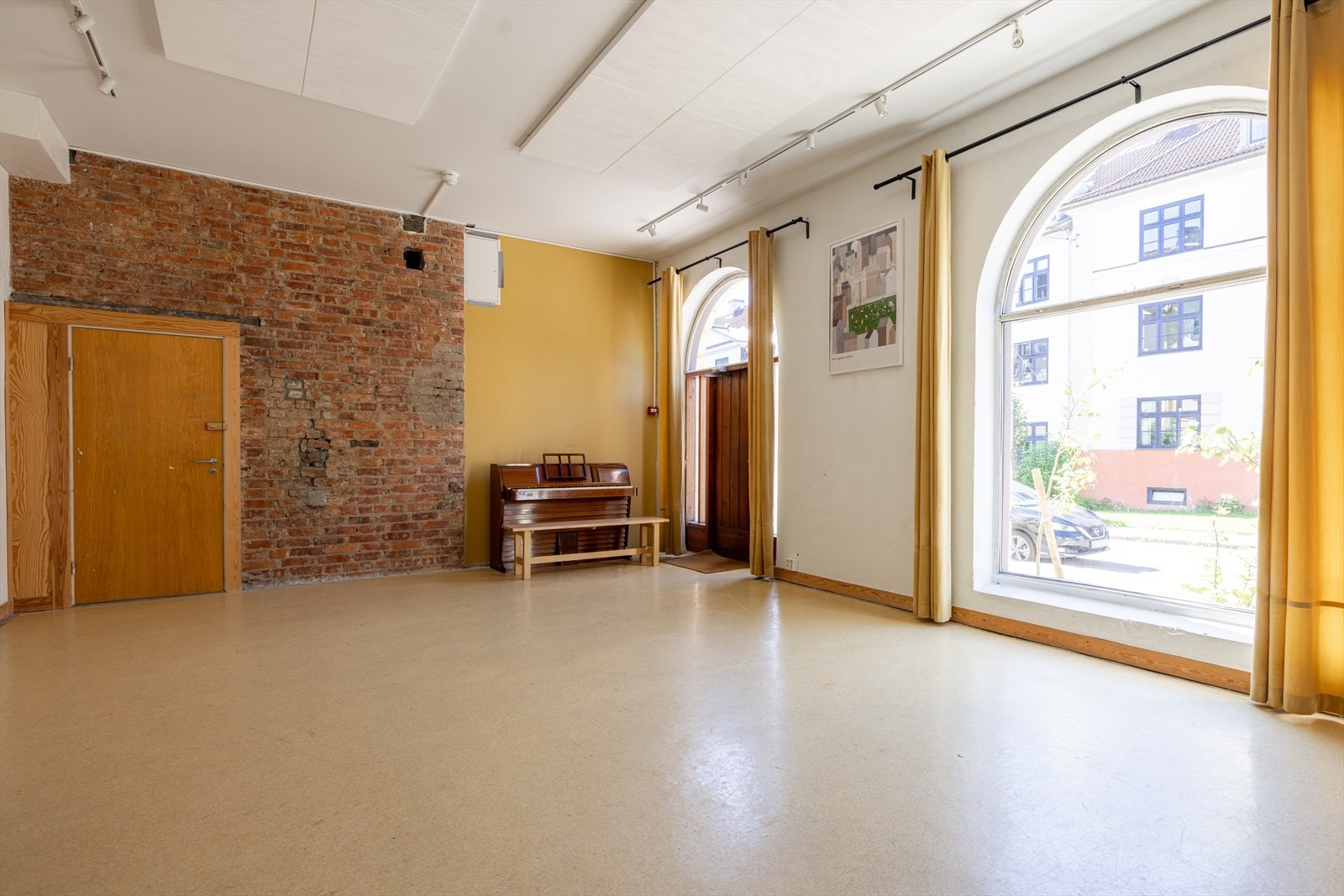 Borettslaget har et hyggelig felleslokale som brukes som ølbryggeri, yogakurs og hybel m/kjøkken til utleie, i tillegg til et eget musikkrom! Galleribilde