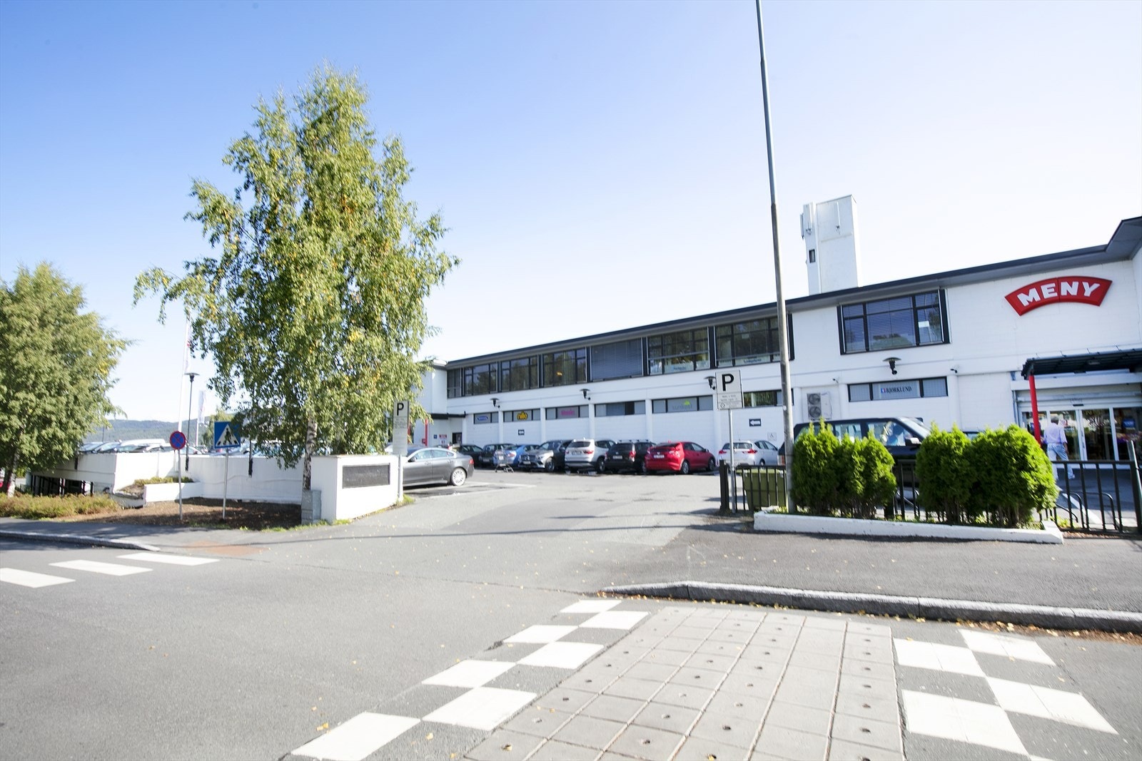Kun to minutters gange fra leiligheten har du Østerås senteret Galleribilde