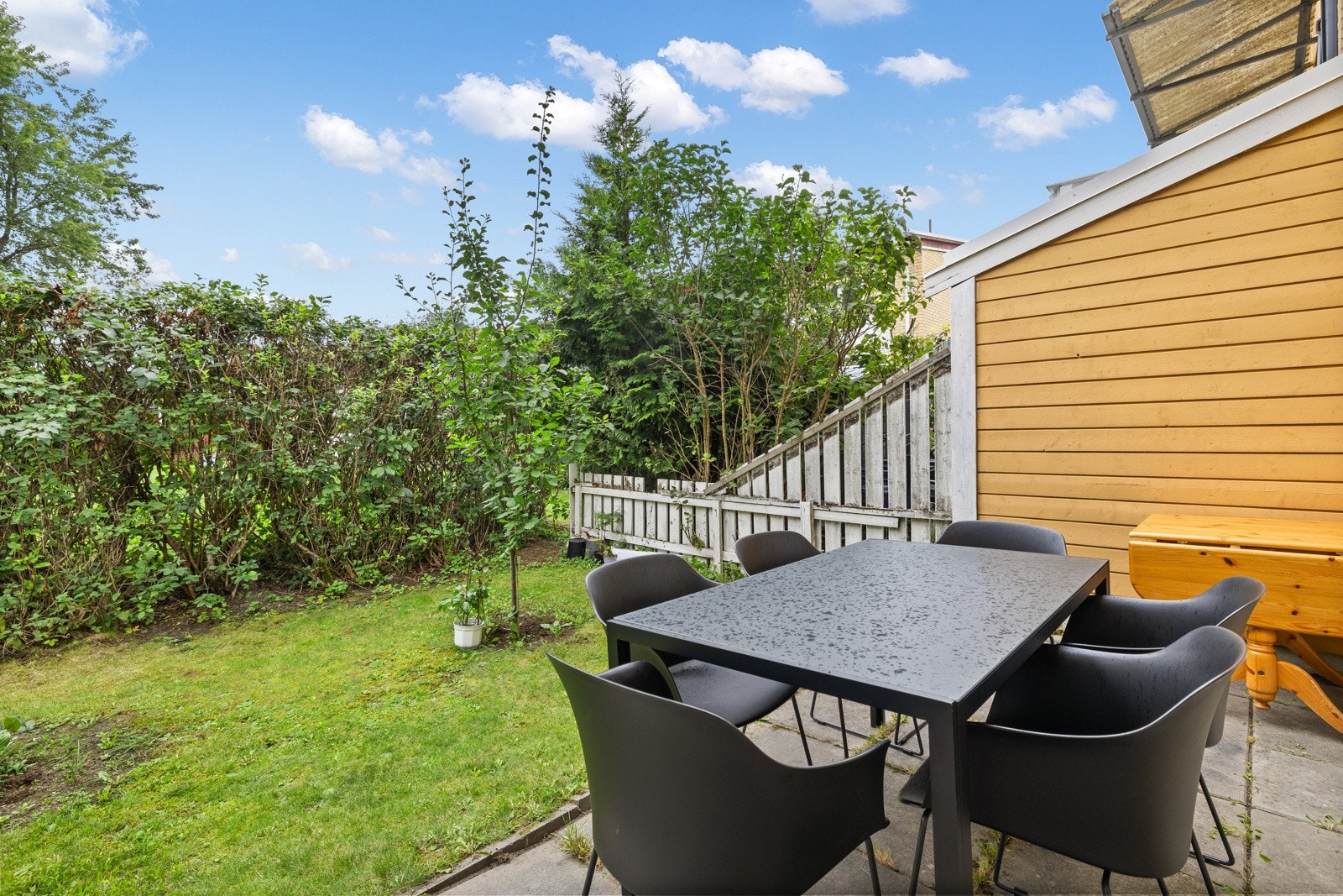 Her er det god plass til å nyte godværsdagene ute, for både store og små Galleribilde