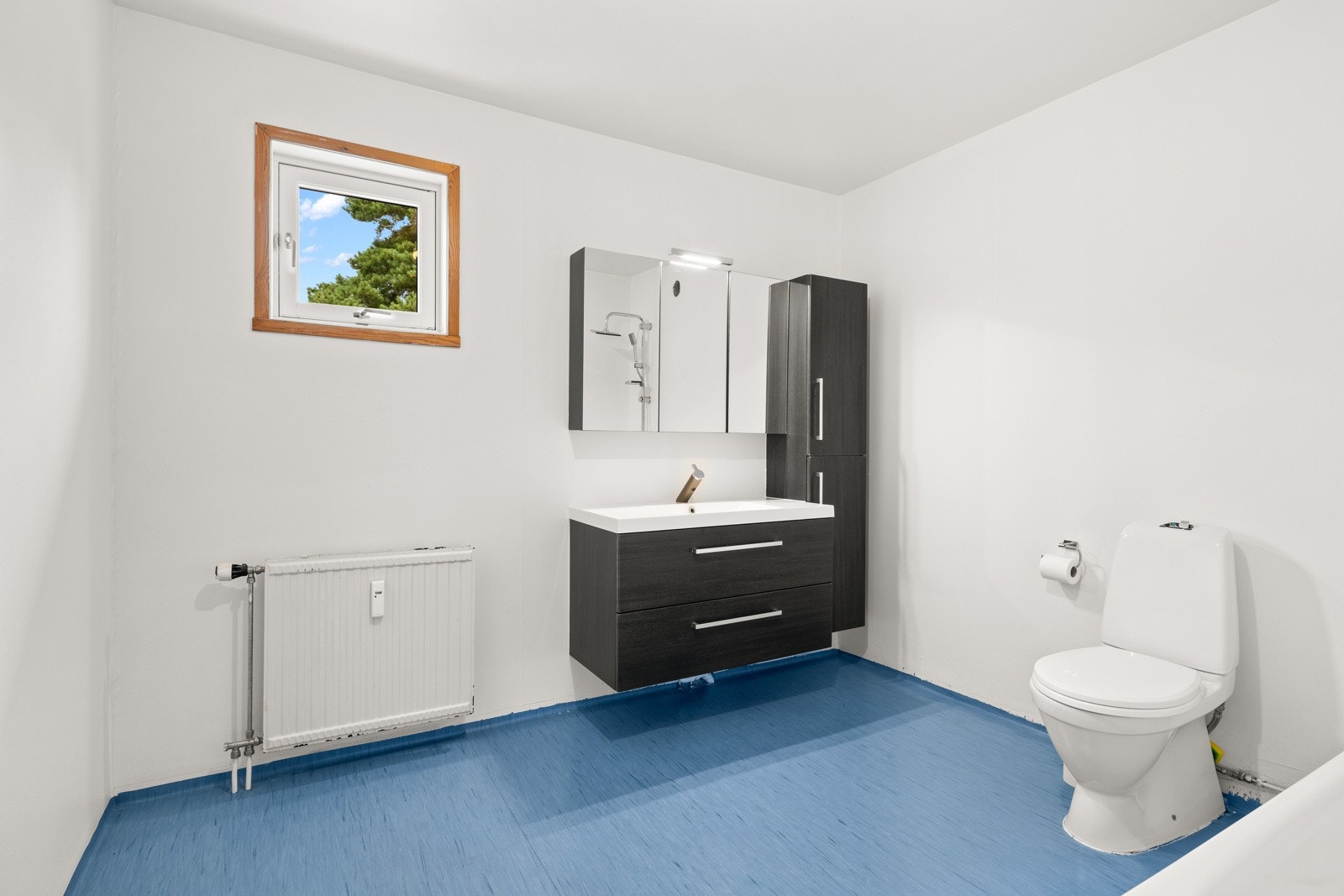 Boligens 2. etasje er også utstyrt med baderom. Galleribilde