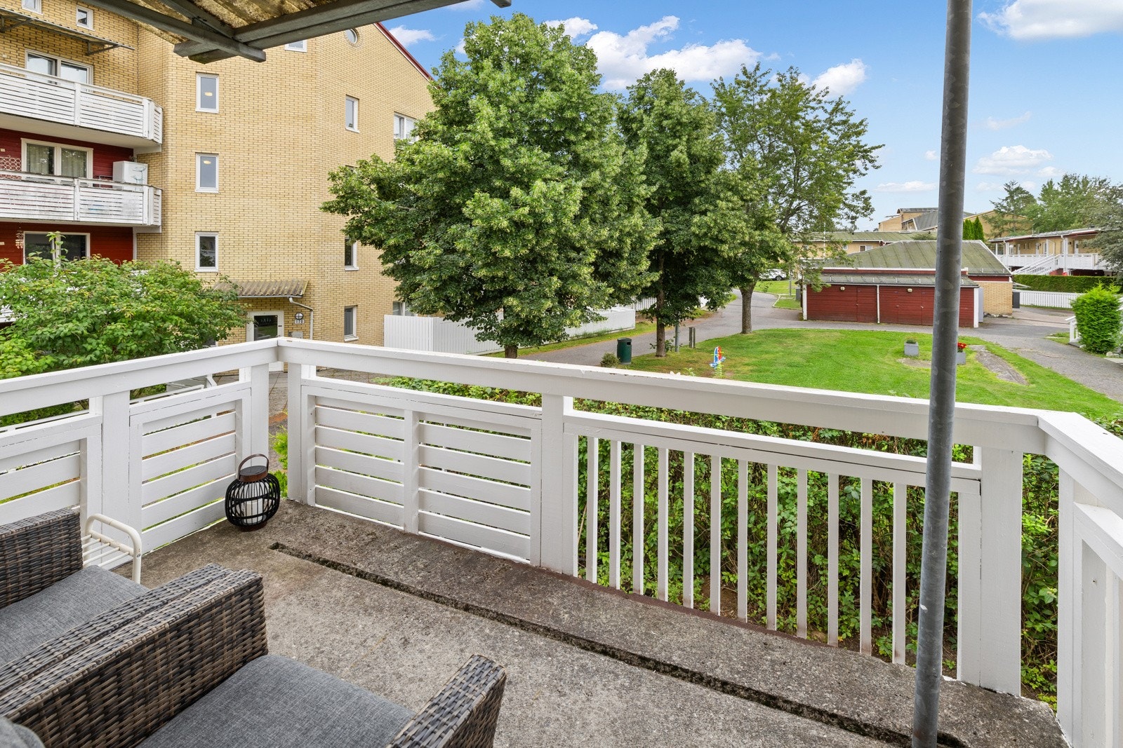 Fra soverom 1 er det utgang til sydvendt balkong på ca. 6 m². Galleribilde