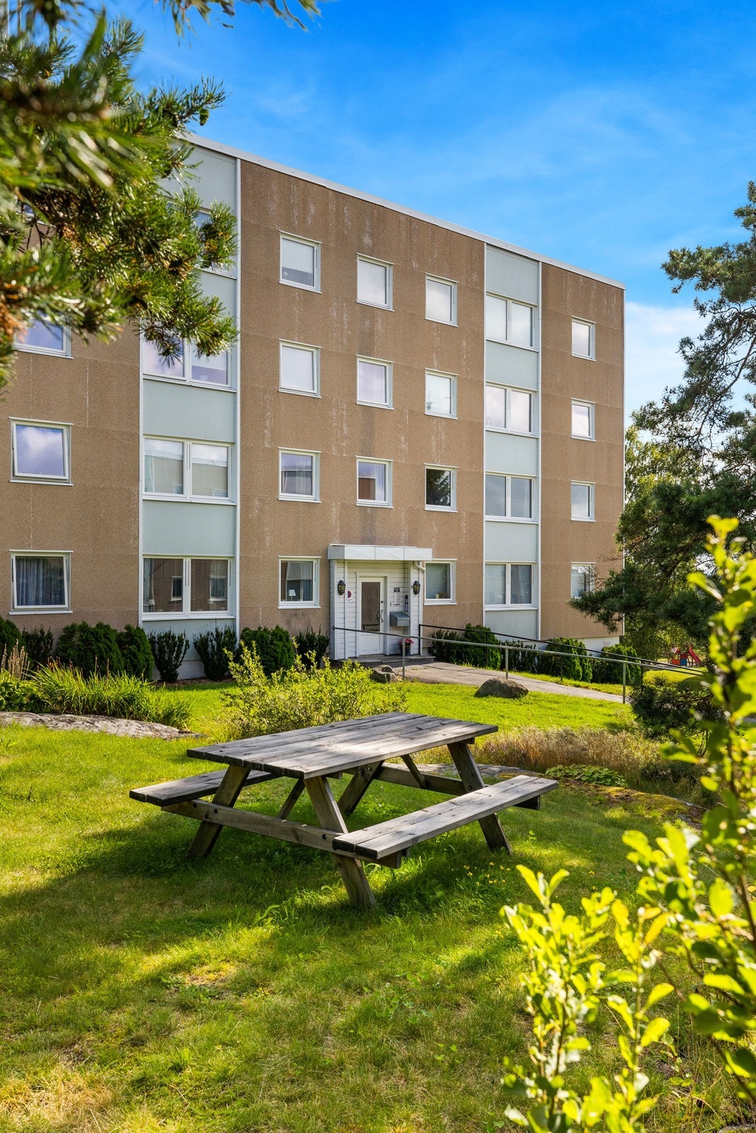 Fasaede og inngang Galleribilde
